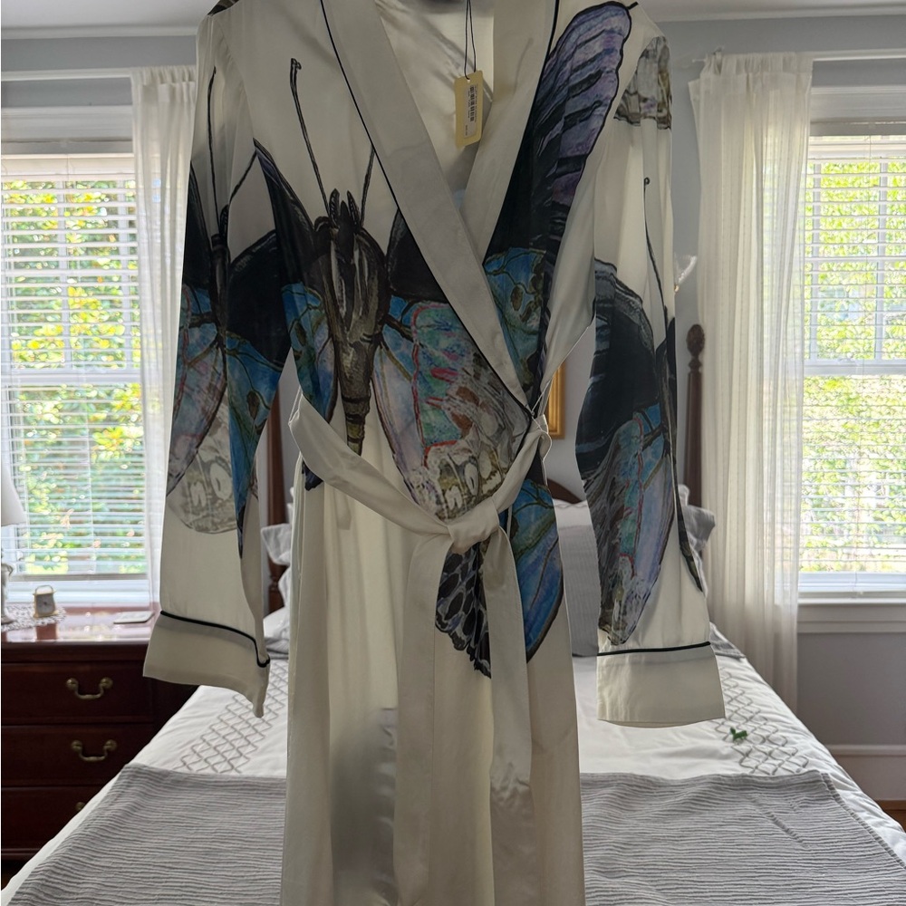 Elegant Silk Robe for Discriminating Luxury Lover